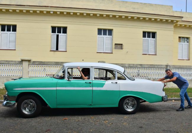 Should You Book a Havana Tour on the “I Know a Guy” System?