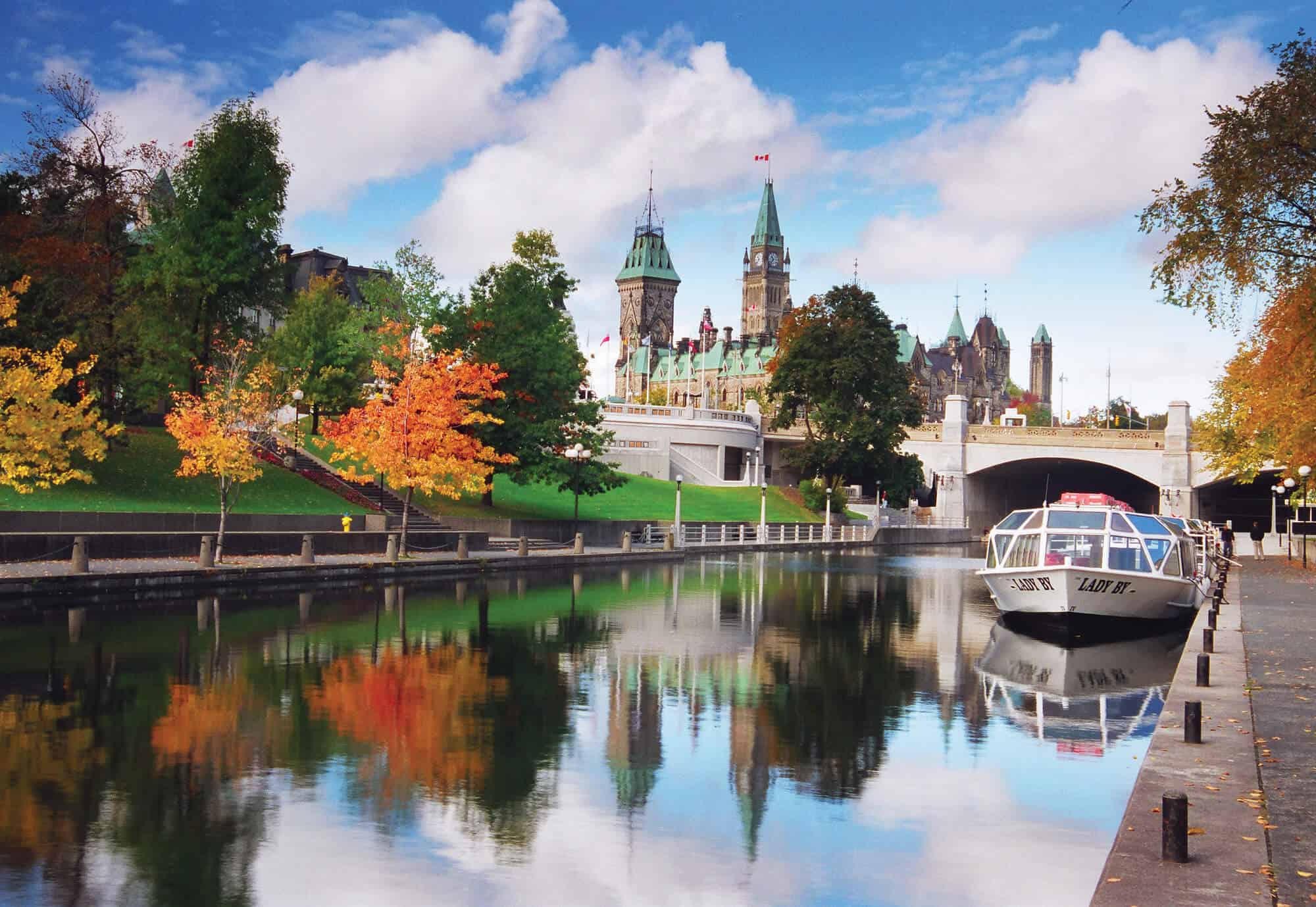 Fall Getaways in Central Canada - 5 Gorgeous Places in Ontario & Quebec